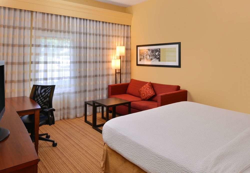 Courtyard By Marriott Columbia Northeast/Fort Jackson Area Екстер'єр фото