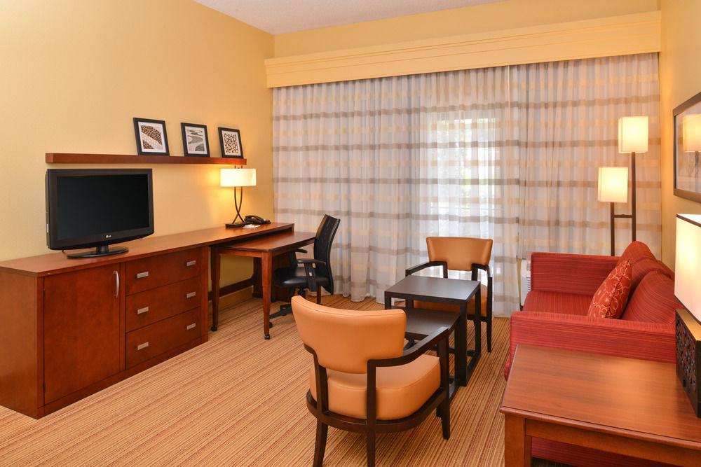 Courtyard By Marriott Columbia Northeast/Fort Jackson Area Екстер'єр фото